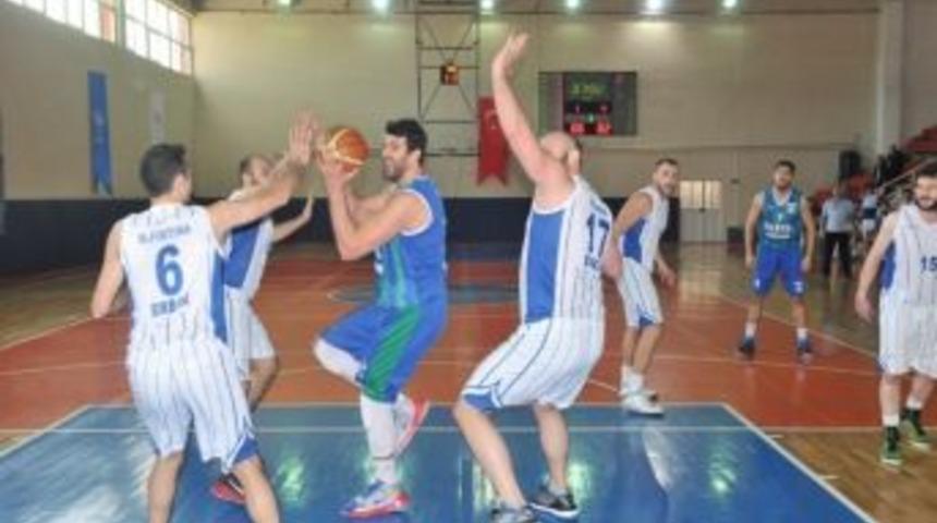 Nil&uuml;fer Belediyespor Basketbolda İddiasını S&uuml;rd&uuml;r&uuml;yor