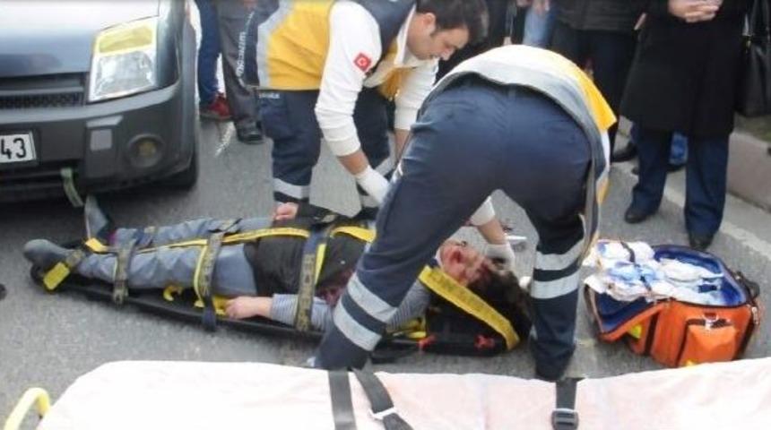 Otomobilini Park Ederken Yayaya &Ccedil;arptı