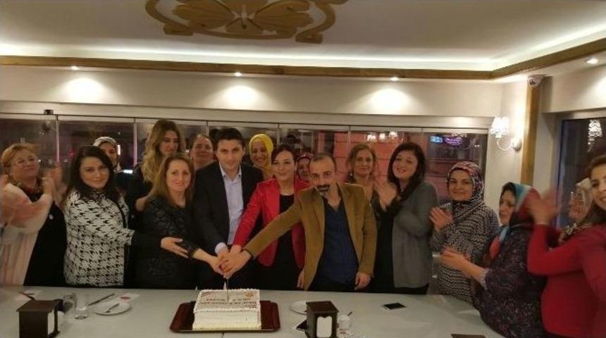 Ak Kadınlar 1. Yılını Kutladı