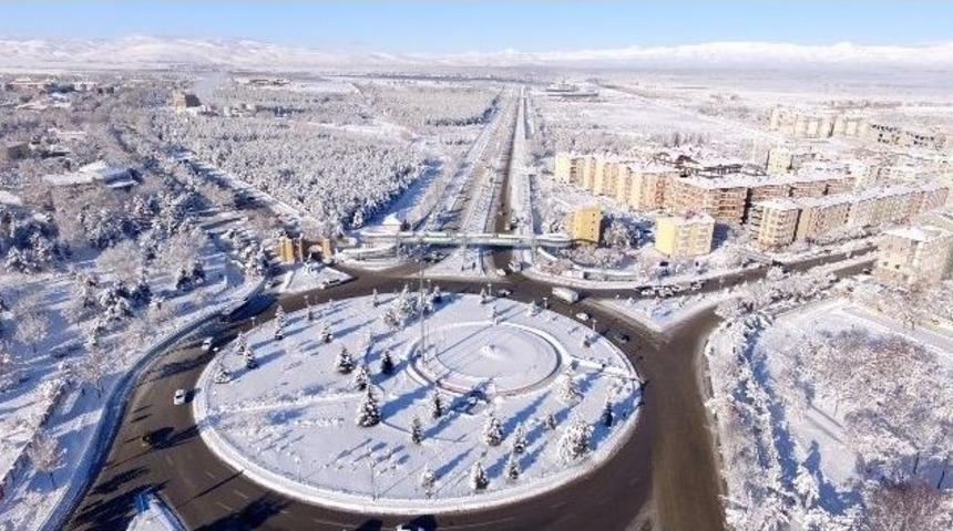 B&uuml;y&uuml;kşehir, 16 Milyon 865 Bin Metrekare Kar Temizliği Yaptı