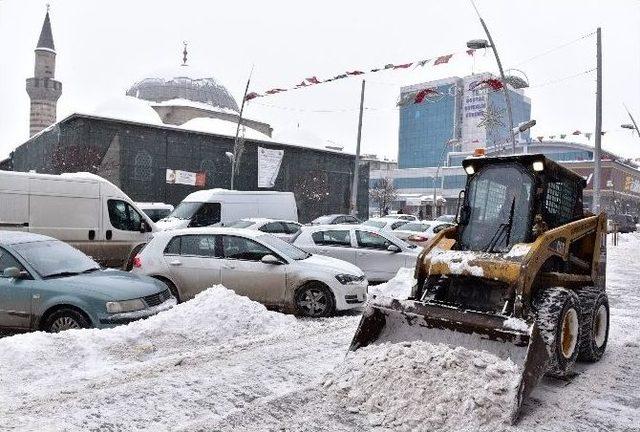 Büyükşehir, 16 Milyon 865 Bin Metrekare Kar Temizliği Yaptı