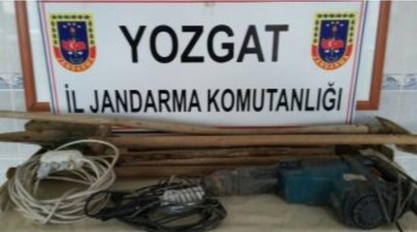 Yozgat Jandarma Ka&ccedil;ak Kazı Yapan 13 Kişiyi Yakaladı