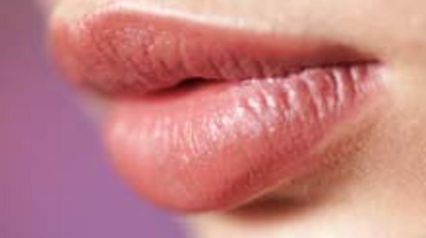 Dudak Bakım &Uuml;r&uuml;nleri