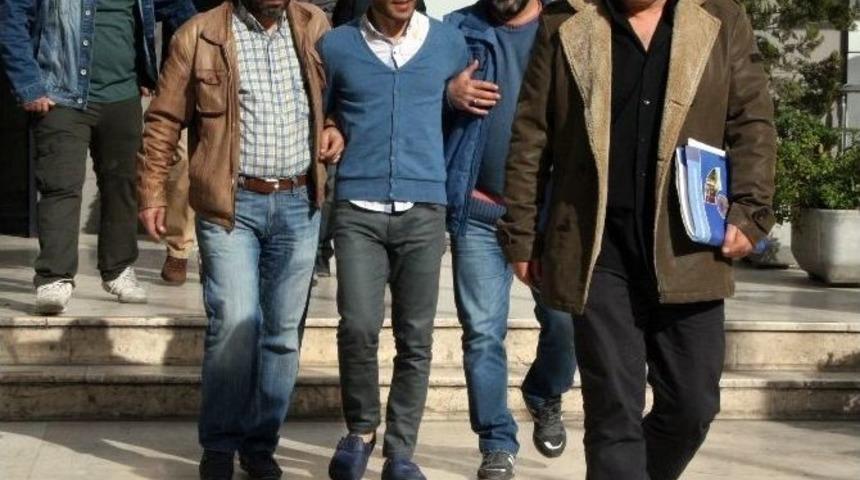 Lastiklerine Ateş Edilerek Yakalanan Altın Hırsızları Tutuklandı