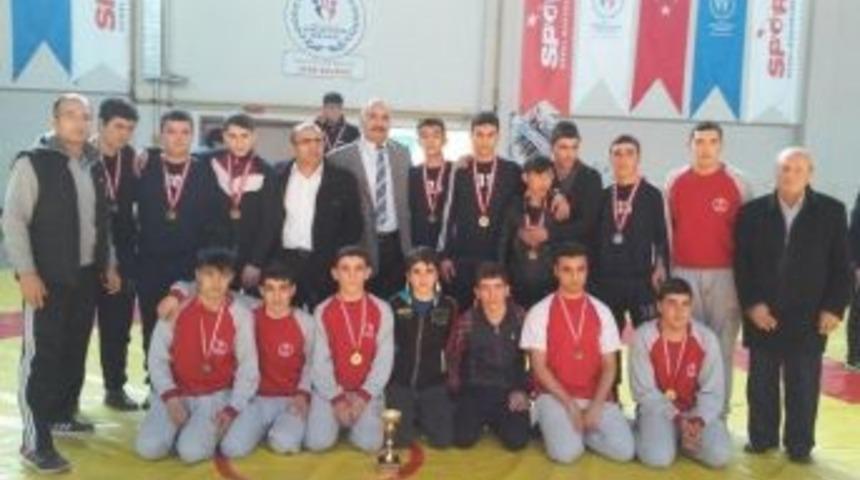 Yeşilyurt Belediyespor G&uuml;reş Takımı, İl Şampiyonası&rsquo;nı Birinci Tamamladı