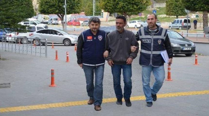 &Ccedil;aldığı Laptop İle Yakalandı