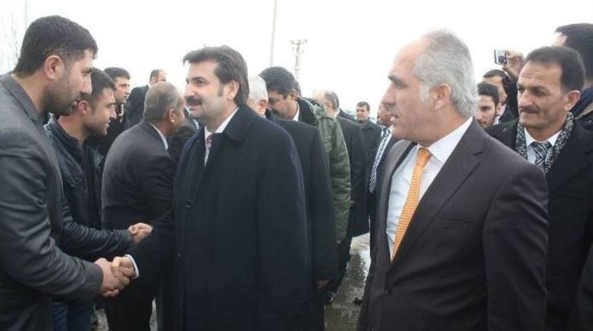 &Uuml;st&uuml;n: "t&uuml;rk, K&uuml;rt, Zaza, &Ccedil;erkez Hep Birlikte Y&uuml;r&uuml;yeceğiz"