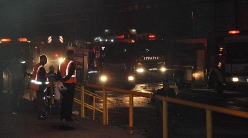 Fabrikada &Ccedil;ıkan Yangında 3 İş&ccedil;i Hastaneye Kaldırıldı