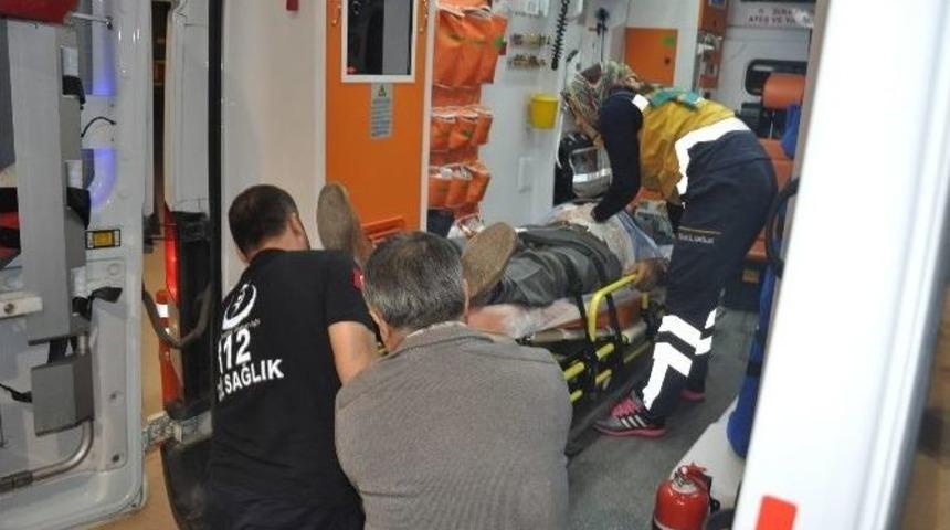 Fatura Y&uuml;z&uuml;nden &Ccedil;ıkan Kavgada Baba Ve İki Oğlu Yaralandı