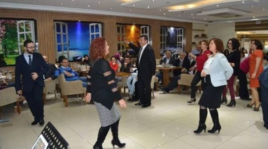 Balıkesir&rsquo;deki Uşaklılar Gecesine, Uşak&rsquo;ın Damatları Vali Ve Rekt&ouml;r De Katıldı