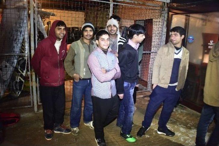 Fırtınaya Aldırmayan Mülteciler Ölümden Döndü G2