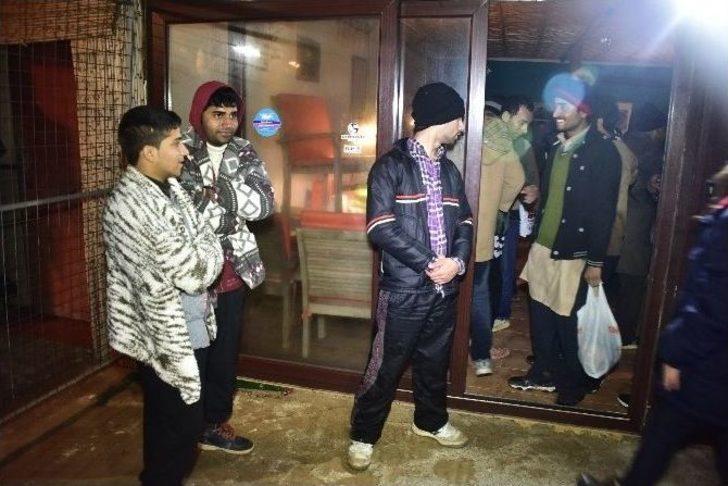 Fırtınaya Aldırmayan Mülteciler Ölümden Döndü G3