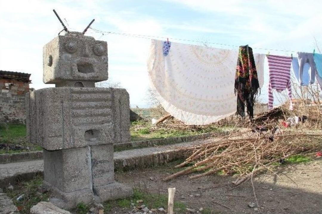 (&ouml;zel Haber) Android Logosunun Atasına &Ccedil;amaşır Astılar