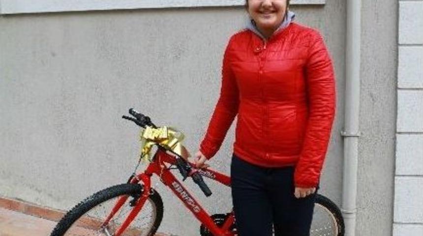 Bayraklı&rsquo;da "şansını Dene Hediyeni Al" &Ccedil;ekilişi