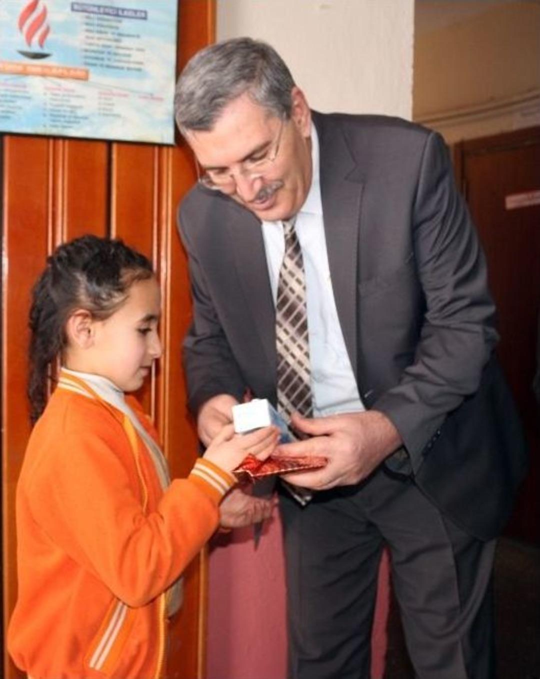 Ağrı&rsquo;da &Ouml;ğrencilere Okul S&uuml;t&uuml; Dağıtıldı