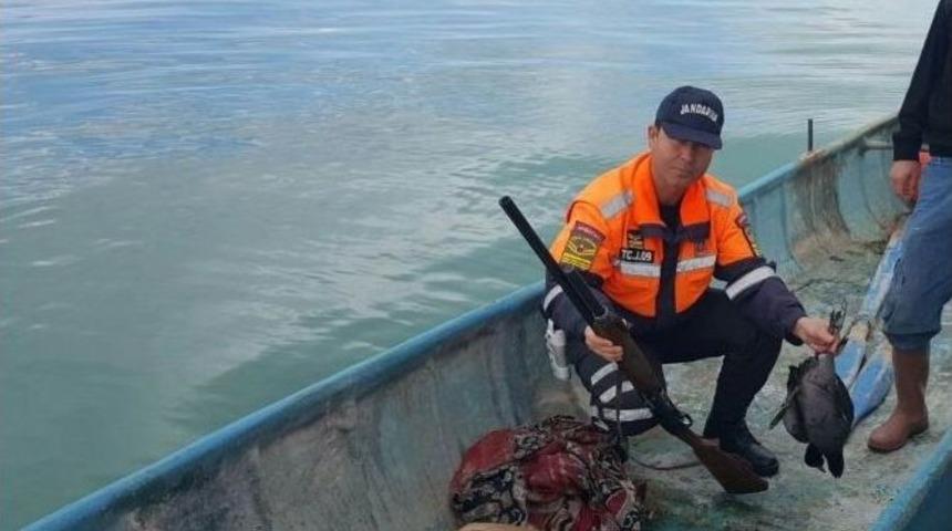 Balık&ccedil;ı Teknesinde T&uuml;fekle Vurulmuş Sakar Mekeler &Ccedil;ıktı