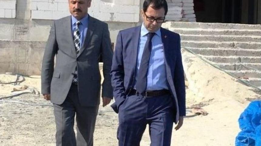 Yavuzeli Kaymakamı Yavuz Okul İnşaatında İncelemelerde Bulundu