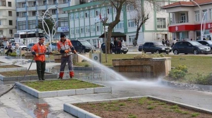 Sokaklar Tazyikli Su İle Yıkanıyor