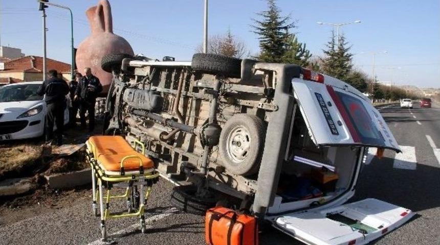 Nevşehir&rsquo;de Ambulans İle Otomobil &Ccedil;arpıştı: 5 Yaralı