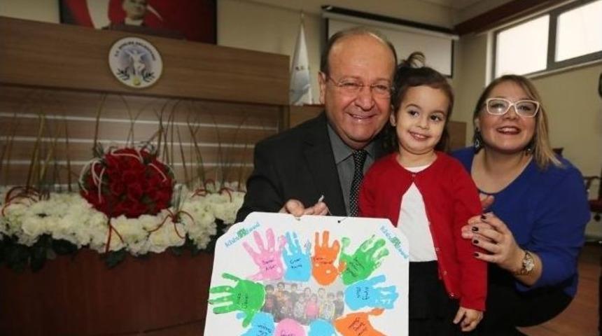 Başkan &Ouml;zakcan, Minik &Ouml;ğrencileri Ağırladı