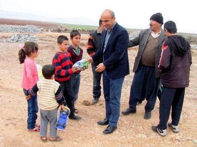 Başkan Özdemir’in Çocuk Sevgisi