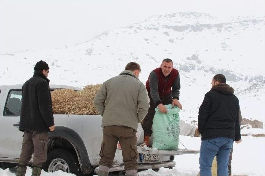 Patnos&rsquo;ta Doğaya Yem Bırakıldı