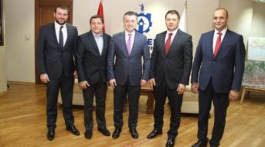 Judo Federasyonu&rsquo;ndan Kocaeli B&uuml;y&uuml;kşehir Belediyesi&rsquo;ne &Ouml;vg&uuml;