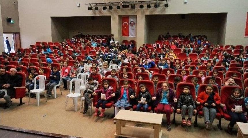 K&ouml;rfezli &Ccedil;ocukların Sinema Keyfi