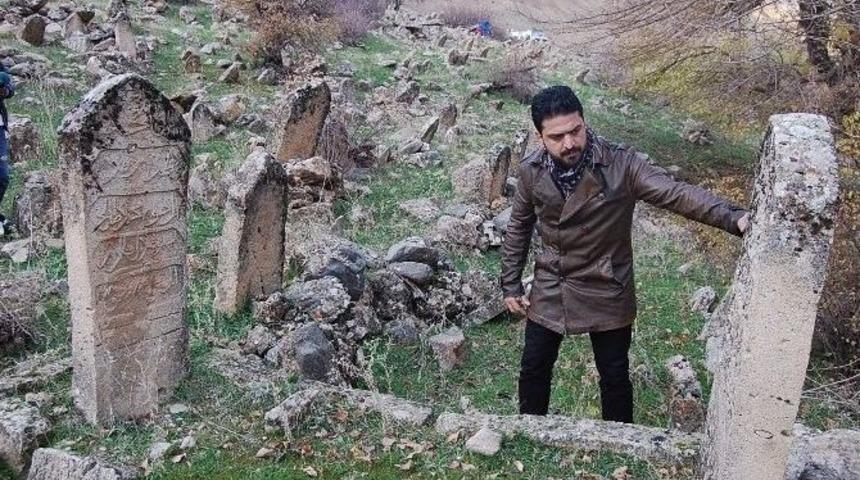 Define Avcıları Mezarlığı Tahrip Etti