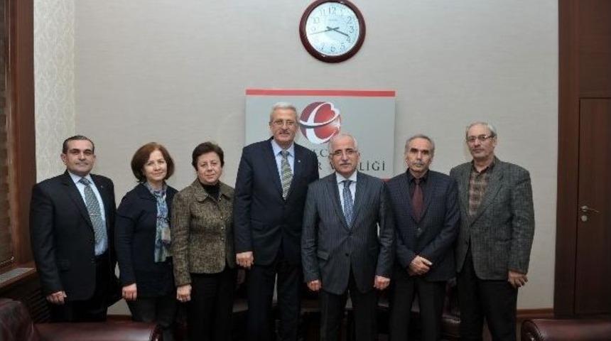 Kara&ccedil;ay Balkar K&uuml;lt&uuml;r Ve Yardımlaşma Derneği &Uuml;yelerinden Vali Tuna&rsquo;ya Ziyaret