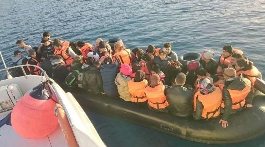 Kaş&rsquo;tan Meis&rsquo;e Ge&ccedil;meye &Ccedil;alışan 51 Suriyeli G&ouml;&ccedil;men Yakalandı