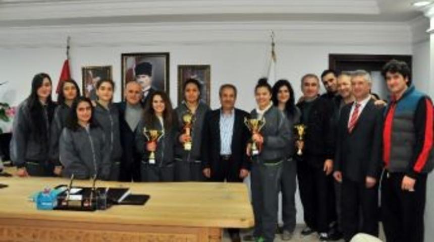 Şampiyon Takımdan Başkan Akkaya&rsquo;ya Ziyaret