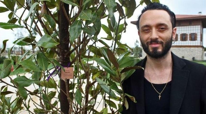 Mabel Matiz, Expo 2016 &Uuml;nl&uuml;ler Ormanı&rsquo;nın 70&rsquo;inci Ağacını Dikti