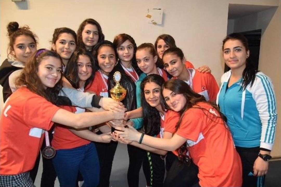 Dereceye Giren &Ouml;ğrenciler &Ouml;d&uuml;llerini Aldı