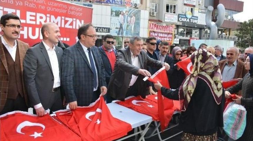 Şehzadeler Kent Konseyi Şehitler İ&ccedil;in Lokma D&ouml;kt&uuml;rd&uuml;