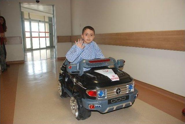 Ak&uuml;l&uuml; Araba İle Ameliyathaneye Gidiyorlar 2