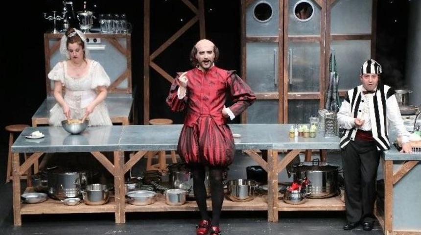 Antalya Şehir Tiyatrosu&rsquo;ndan Kahkaha Dolu Gala