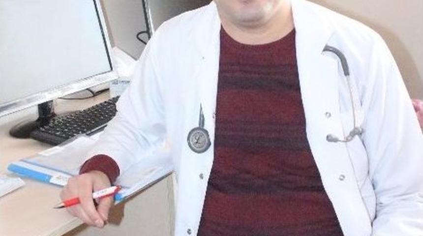 Ellerde Titreme Ve Aşırı Terleme Hipertiroidi Belirtisi Olabilir