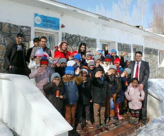 Balıkesir’den Vanlı Öğrencilere Yardım