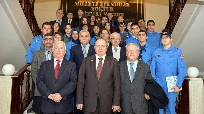 Gen&ccedil; Kanatlar Vali &Ccedil;i&ccedil;ek&rsquo;i Ziyaret Etti