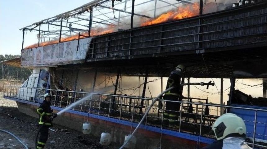 Garsonunu &Ouml;ld&uuml;ren Patronun İş Yeri Kundaklandı