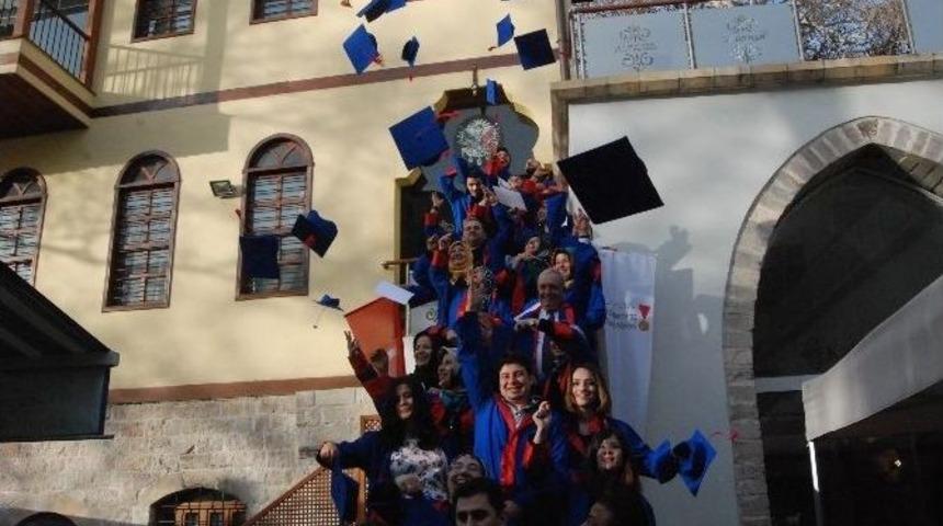 Engelli Kursiyerler Sertifika Sevincini Kep Atarak Kutladı