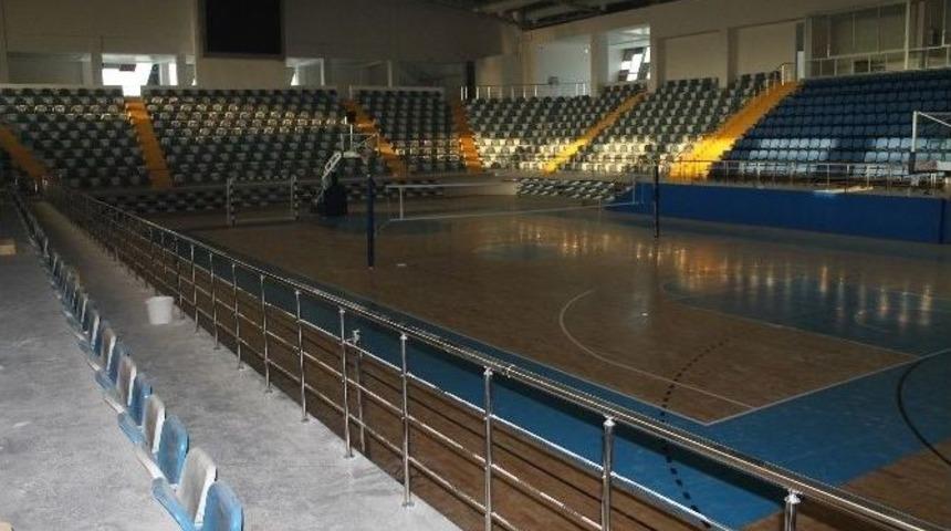 Fındıklı, Gazetecilere Yeni Spor Salonunu Gezdirdi