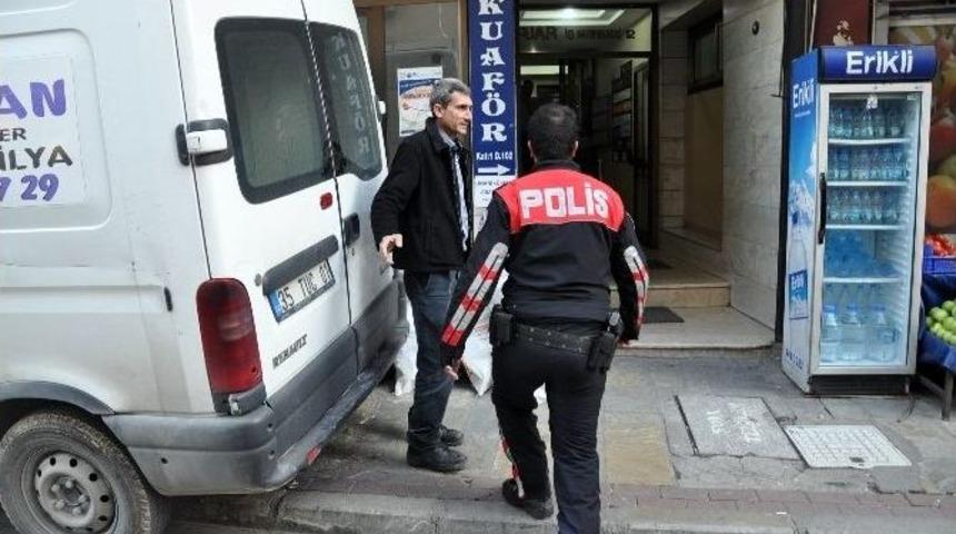 Ak Parti İlçe Binasında Gergin Anlar