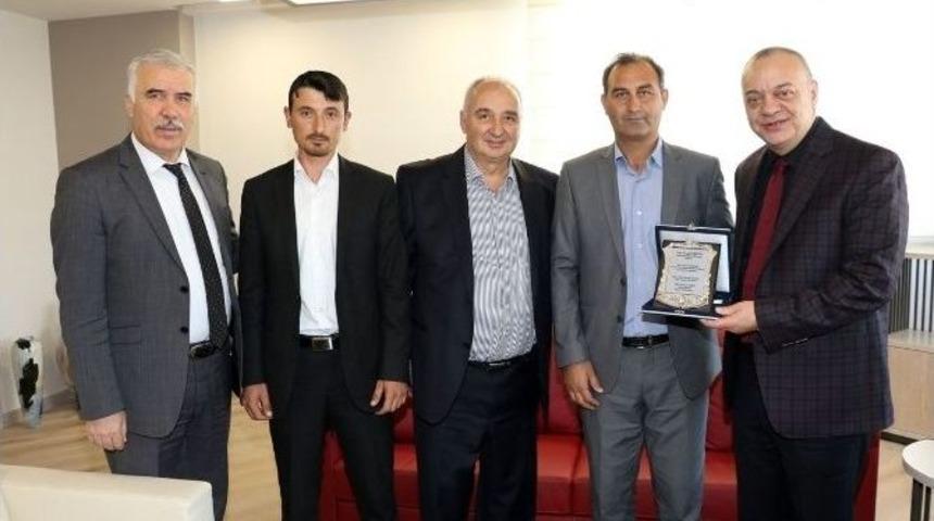 Hacıveliler&rsquo;den Başkan Erg&uuml;n&rsquo;e Hizmet Teşekk&uuml;r&uuml;