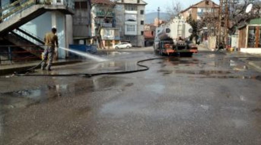 Karab&uuml;k&rsquo;te Yollar Yıkanıyor