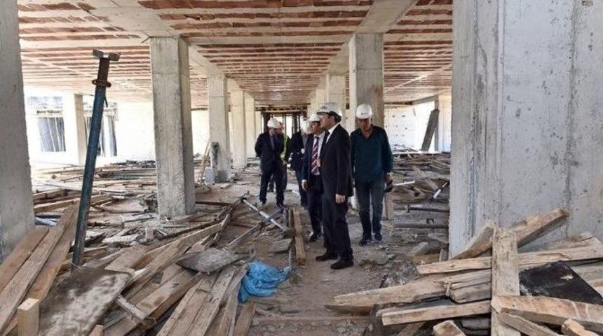 Başkan Hazinedar, Okul İnşaatını İnceledi