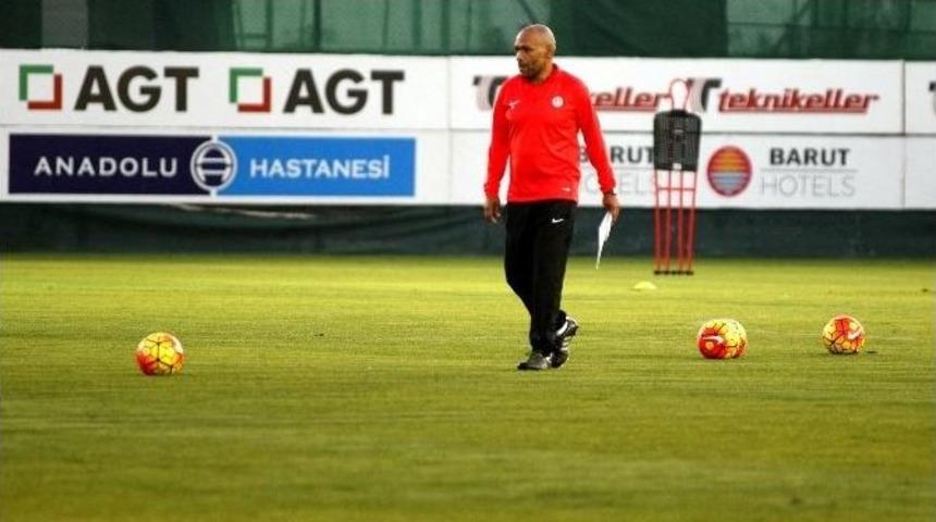 Moraıs 12 G&uuml;n Aradan Sonra Yeniden Takımın Başında