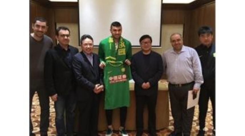 Burak Yılmaz, Beıjıng Guoan Formasını Giydi