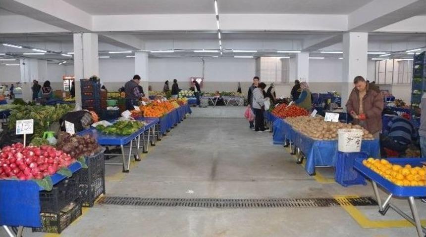 Kuşadası Belediye Kapalı Pazar Yeri 1,5 Yıl Gecikmeli Hizmete Girdi